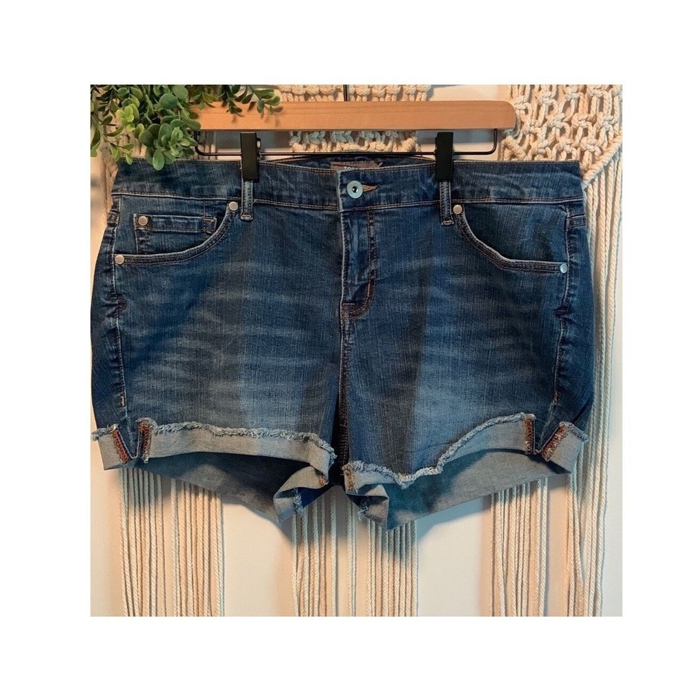 TORRID Women's Cuffed Stretch Denim Jean Shorts Women's Plus‎ Size 18